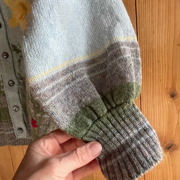 Vintage Novelty Daffodil Wool Cardigan made in Britain - Picture 4 of 11